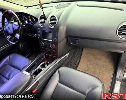 Черный Мерседес МЛ класс, объемом двигателя 3 л и пробегом 275 тыс. км за 12500 $, фото 9 на Automoto.ua