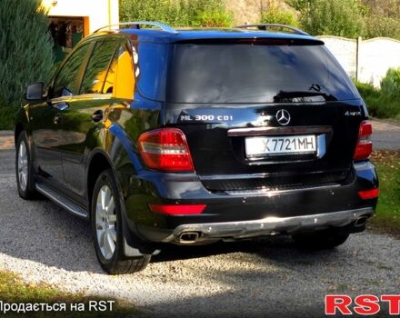 Черный Мерседес МЛ класс, объемом двигателя 3 л и пробегом 165 тыс. км за 18200 $, фото 4 на Automoto.ua
