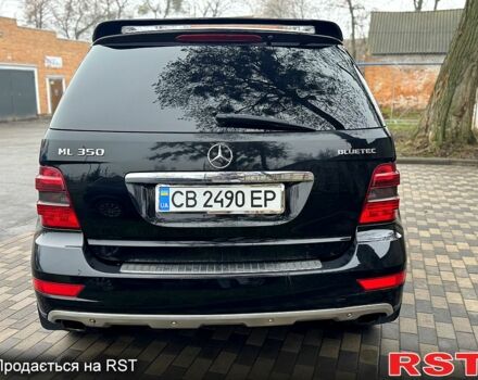 Черный Мерседес МЛ класс, объемом двигателя 3 л и пробегом 275 тыс. км за 12500 $, фото 6 на Automoto.ua