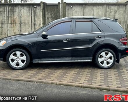 Черный Мерседес МЛ класс, объемом двигателя 3 л и пробегом 275 тыс. км за 12500 $, фото 2 на Automoto.ua