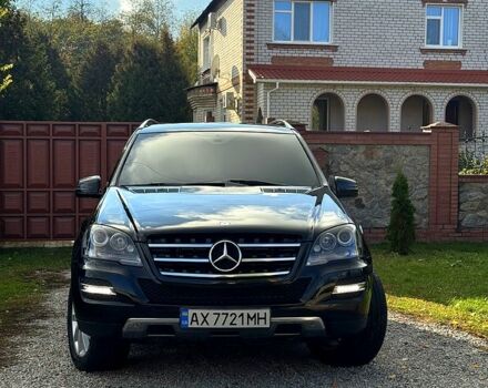 Черный Мерседес МЛ класс, объемом двигателя 3 л и пробегом 165 тыс. км за 18200 $, фото 1 на Automoto.ua