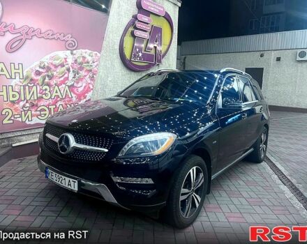 Черный Мерседес МЛ класс, объемом двигателя 3 л и пробегом 178 тыс. км за 28000 $, фото 1 на Automoto.ua