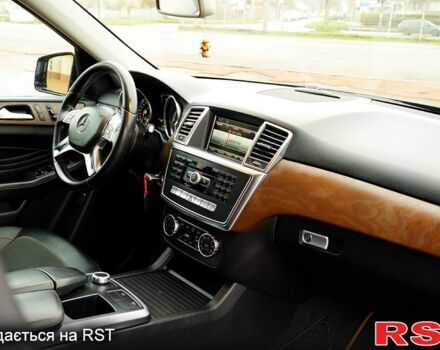 Чорний Мерседес МЛ класс, об'ємом двигуна 3 л та пробігом 255 тис. км за 25000 $, фото 11 на Automoto.ua