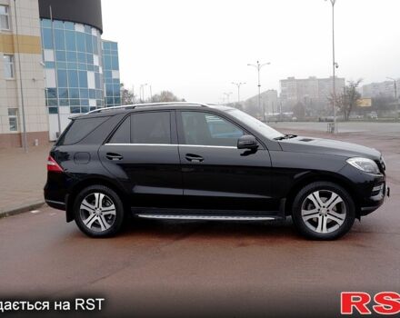 Чорний Мерседес МЛ класс, об'ємом двигуна 3 л та пробігом 255 тис. км за 25000 $, фото 3 на Automoto.ua