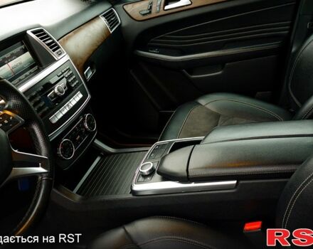 Чорний Мерседес МЛ класс, об'ємом двигуна 3 л та пробігом 255 тис. км за 25000 $, фото 10 на Automoto.ua