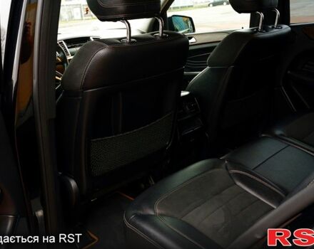 Чорний Мерседес МЛ класс, об'ємом двигуна 3 л та пробігом 255 тис. км за 25000 $, фото 12 на Automoto.ua