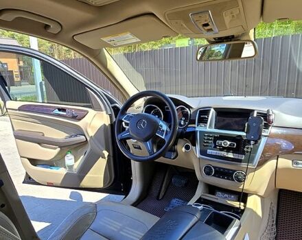 Черный Мерседес МЛ класс, объемом двигателя 3.5 л и пробегом 280 тыс. км за 18500 $, фото 2 на Automoto.ua