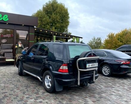 Черный Мерседес МЛ класс, объемом двигателя 2.3 л и пробегом 350 тыс. км за 5500 $, фото 1 на Automoto.ua