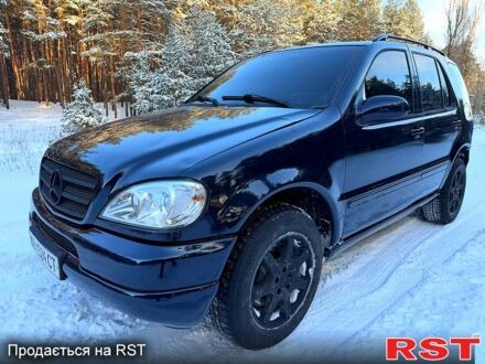 Чорний Мерседес МЛ класс, об'ємом двигуна 2.7 л та пробігом 285 тис. км за 3950 $, фото 1 на Automoto.ua