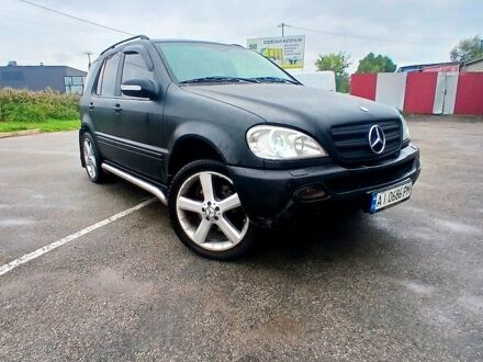 Чорний Мерседес МЛ класс, об'ємом двигуна 3.2 л та пробігом 400 тис. км за 5800 $, фото 1 на Automoto.ua