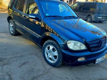 Черный Мерседес МЛ класс, объемом двигателя 2.7 л и пробегом 305 тыс. км за 4500 $, фото 1 на Automoto.ua