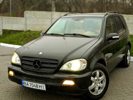 Чорний Мерседес МЛ класс, об'ємом двигуна 4 л та пробігом 213 тис. км за 6999 $, фото 1 на Automoto.ua