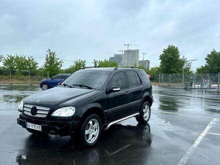 Мерседес ML-Class 2003 у Києві на Automoto.ua Чорний Мерседес ML-Class, об'ємом двигуна 4 л та пробігом 250 тис. км за 4999 $, фото 1 на Automoto.ua