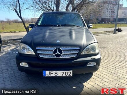Чорний Мерседес МЛ класс, об'ємом двигуна 4 л та пробігом 340 тис. км за 5100 $, фото 1 на Automoto.ua