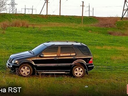 Чорний Мерседес МЛ класс, об'ємом двигуна 3.7 л та пробігом 0 тис. км за 7000 $, фото 1 на Automoto.ua