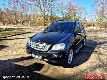 Черный Мерседес МЛ класс, объемом двигателя 3 л и пробегом 400 тыс. км за 6800 $, фото 1 на Automoto.ua