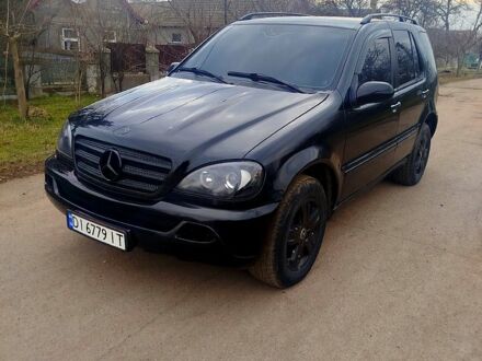 Черный Мерседес МЛ класс, объемом двигателя 2.7 л и пробегом 280 тыс. км за 5550 $, фото 1 на Automoto.ua