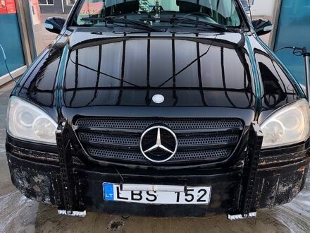 Чорний Мерседес МЛ класс, об'ємом двигуна 2.7 л та пробігом 400 тис. км за 7000 $, фото 1 на Automoto.ua