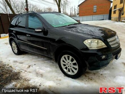 Чорний Мерседес МЛ класс, об'ємом двигуна 3.5 л та пробігом 31100 тис. км за 8500 $, фото 1 на Automoto.ua