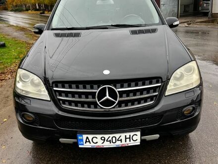 Чорний Мерседес МЛ класс, об'ємом двигуна 3 л та пробігом 335 тис. км за 12800 $, фото 1 на Automoto.ua