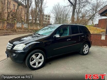 Чорний Мерседес МЛ класс, об'ємом двигуна 3 л та пробігом 28300 тис. км за 9370 $, фото 1 на Automoto.ua