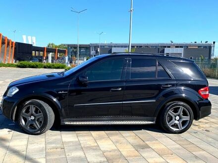 Черный Мерседес МЛ класс, объемом двигателя 6.3 л и пробегом 251 тыс. км за 13800 $, фото 1 на Automoto.ua