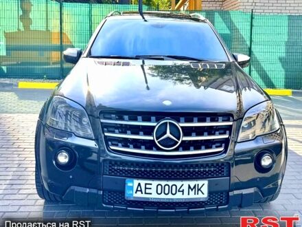 Чорний Мерседес МЛ класс, об'ємом двигуна 6.2 л та пробігом 174 тис. км за 14444 $, фото 1 на Automoto.ua