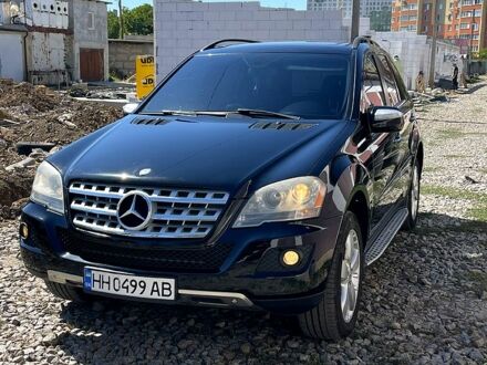 Чорний Мерседес МЛ класс, об'ємом двигуна 3.5 л та пробігом 300 тис. км за 11000 $, фото 1 на Automoto.ua