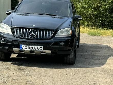 Чорний Мерседес МЛ класс, об'ємом двигуна 3.5 л та пробігом 0 тис. км за 10000 $, фото 1 на Automoto.ua