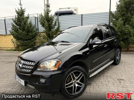 Черный Мерседес МЛ класс, объемом двигателя 3.5 л и пробегом 210 тыс. км за 13500 $, фото 1 на Automoto.ua