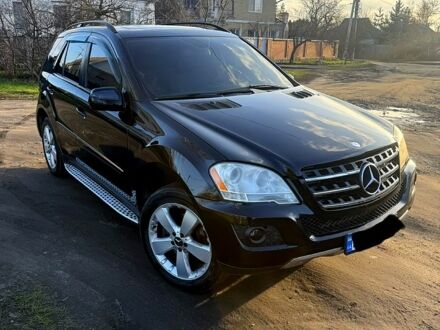 Чорний Мерседес МЛ класс, об'ємом двигуна 3.5 л та пробігом 204 тис. км за 12000 $, фото 1 на Automoto.ua