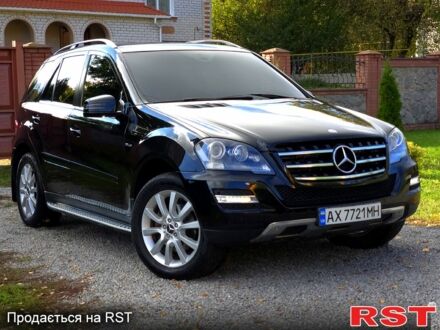Черный Мерседес МЛ класс, объемом двигателя 3 л и пробегом 165 тыс. км за 18200 $, фото 1 на Automoto.ua
