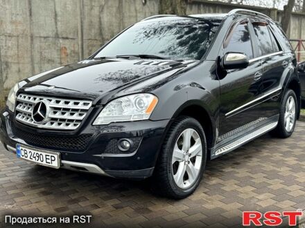 Черный Мерседес МЛ класс, объемом двигателя 3 л и пробегом 275 тыс. км за 12500 $, фото 1 на Automoto.ua