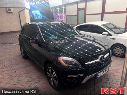 Черный Мерседес МЛ класс, объемом двигателя 3 л и пробегом 178 тыс. км за 28000 $, фото 1 на Automoto.ua