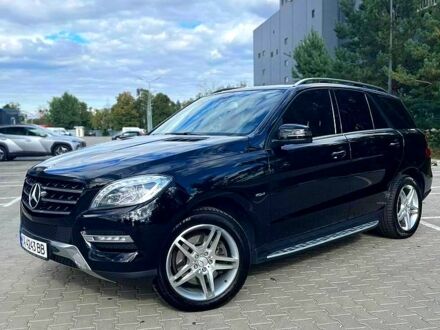 Черный Мерседес МЛ класс, объемом двигателя 3.5 л и пробегом 220 тыс. км за 18900 $, фото 1 на Automoto.ua