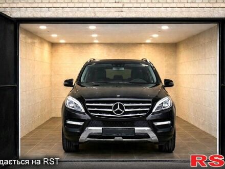 Черный Мерседес МЛ класс, объемом двигателя 3 л и пробегом 142 тыс. км за 25800 $, фото 1 на Automoto.ua