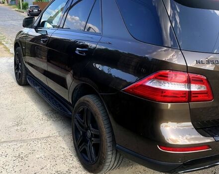 Коричневый Мерседес МЛ класс, объемом двигателя 3.5 л и пробегом 257 тыс. км за 15900 $, фото 6 на Automoto.ua