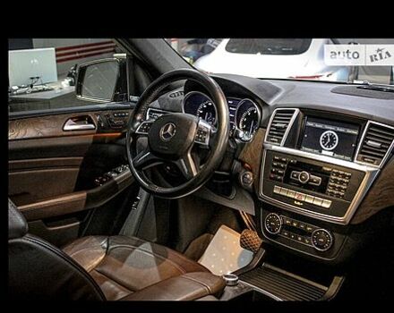 Коричневый Мерседес МЛ класс, объемом двигателя 3.5 л и пробегом 257 тыс. км за 15900 $, фото 3 на Automoto.ua