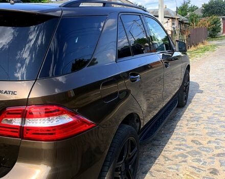 Коричневый Мерседес МЛ класс, объемом двигателя 3.5 л и пробегом 257 тыс. км за 15900 $, фото 9 на Automoto.ua