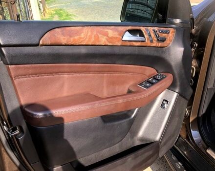 Коричневый Мерседес МЛ класс, объемом двигателя 3.5 л и пробегом 257 тыс. км за 15900 $, фото 12 на Automoto.ua