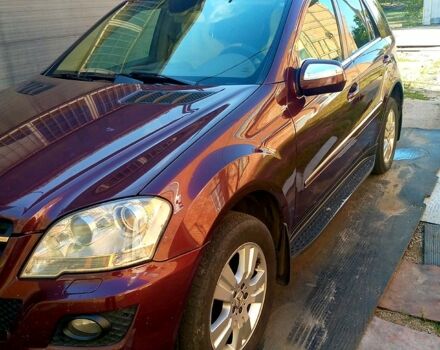 Красный Мерседес МЛ класс, объемом двигателя 3.5 л и пробегом 347 тыс. км за 13300 $, фото 3 на Automoto.ua