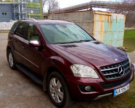 Красный Мерседес МЛ класс, объемом двигателя 3.5 л и пробегом 345 тыс. км за 13000 $, фото 10 на Automoto.ua
