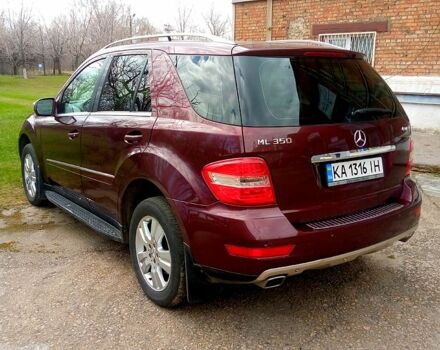 Красный Мерседес МЛ класс, объемом двигателя 3.5 л и пробегом 345 тыс. км за 13000 $, фото 4 на Automoto.ua