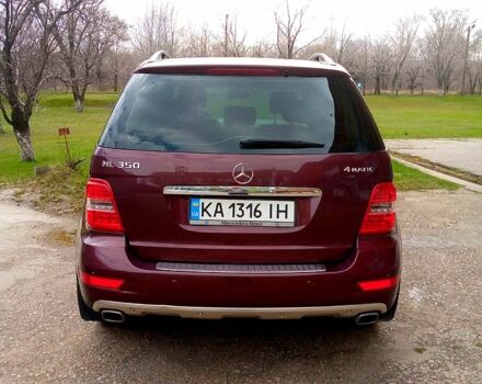 Красный Мерседес МЛ класс, объемом двигателя 3.5 л и пробегом 345 тыс. км за 13000 $, фото 9 на Automoto.ua