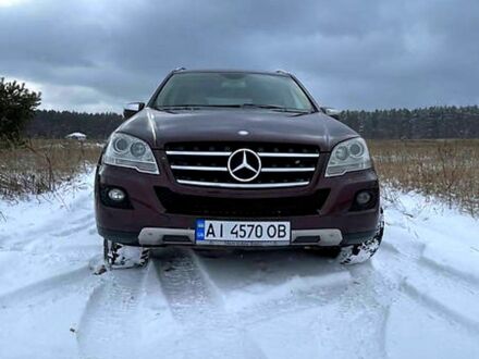 Красный Мерседес МЛ класс, объемом двигателя 3.5 л и пробегом 19600 тыс. км за 13800 $, фото 1 на Automoto.ua