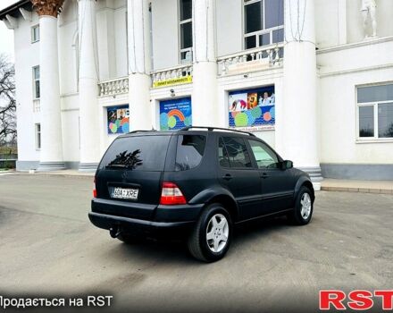 Мерседес МЛ класс, объемом двигателя 4 л и пробегом 256 тыс. км за 3750 $, фото 2 на Automoto.ua