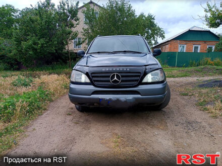 Мерседес МЛ класс 2001 в Славянске на Automoto.ua Мерседес МЛ класс, объемом двигателя 2.7 л и пробегом 340 тыс. км за 4700 $, фото 1 на Automoto.ua
