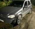 Мерседес МЛ класс 1997 у Вышгороде на Automoto.ua Сірий Мерседес МЛ класс, об'ємом двигуна 3.2 л та пробігом 300 тис. км за 4500 $, фото 1 на Automoto.ua