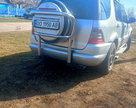 Сірий Мерседес ML-Class, об'ємом двигуна 3.2 л та пробігом 213 тис. км за 6000 $, фото 1 на Automoto.ua