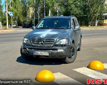 Сірий Мерседес МЛ класс, об'ємом двигуна 2.5 л та пробігом 0 тис. км за 3000 $, фото 1 на Automoto.ua